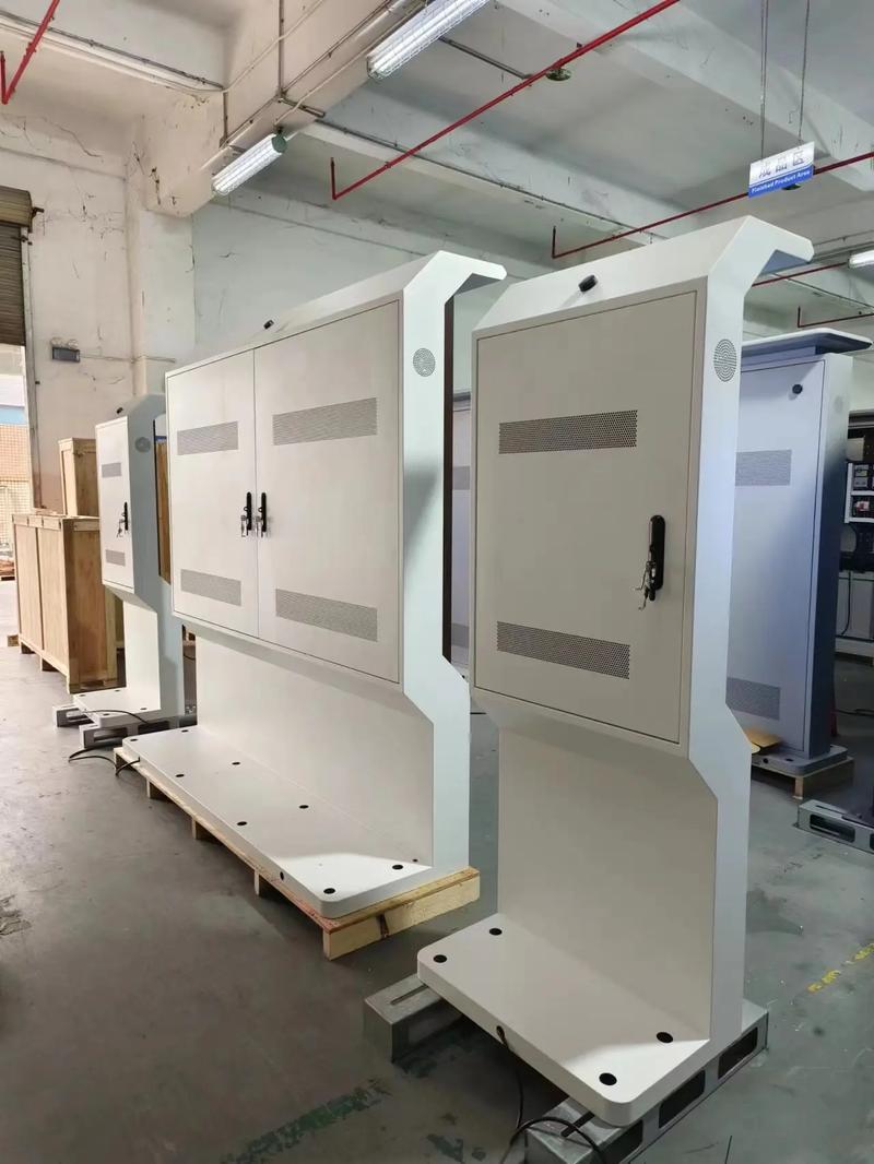 保定定制户外广告机安装调试完成，专业生产厂家助力国内广告发布升级